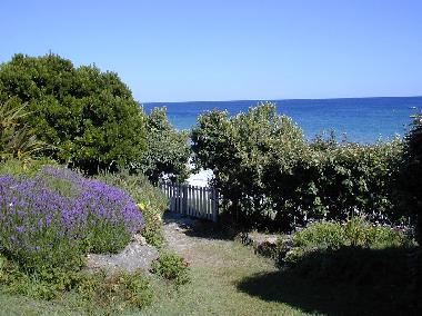 accs direct  la plage depuis le jardin
