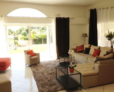 Villa �/en/au Roquefort les Pins (Alpes-Maritimes)ou appartement ou maison de vacances