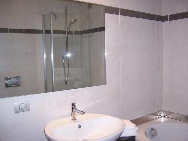 Chambre avec petit djeuner /en/au RIVA DI SOLTO (Bergamo)ou appartement ou maison de vacances