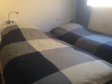 chambre 1, 2 lits simples pouvant faire 1 lit double