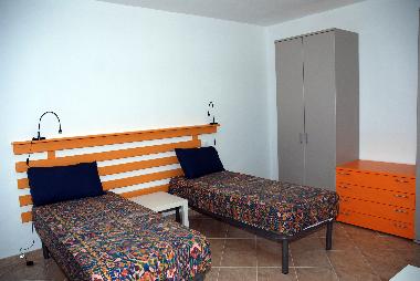 Au premier tage: une grande chambre  coucher 