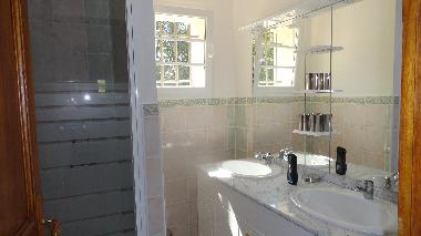 Villa /en/au REGUSSE (Var)ou appartement ou maison de vacances