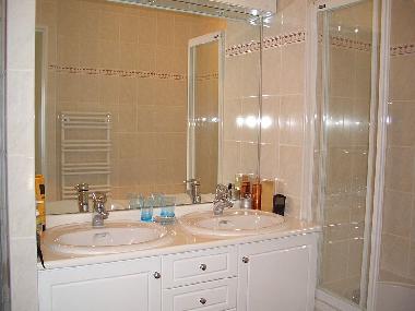 Chambre avec petit djeuner /en/au Cannes (Alpes-Maritimes)ou appartement ou maison de vacances