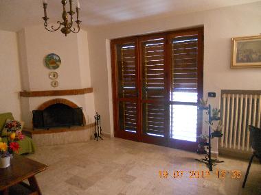 Chemin�e dans le salon