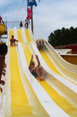 Caravane  �/en/au frejus (Var)ou appartement ou maison de vacances