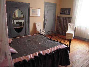 Chambre avec petit djeuner /en/au BADENS (Aude)ou appartement ou maison de vacances