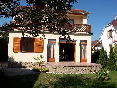 La maison vue du jardin