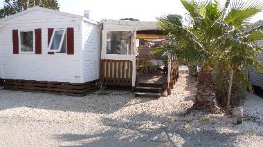 Entr�e du mobil home par la terrasse.