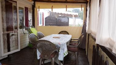 Terrasse de 18m� ferm�e.