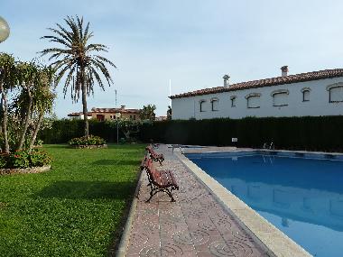 Piscine de 23 m avec pataugeoire