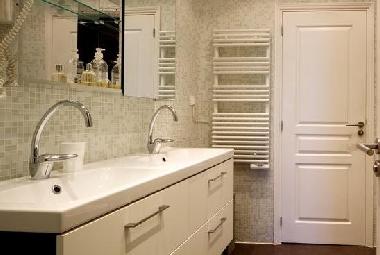 Chambre avec petit d�jeuner �/en/au Vallauris (Alpes-Maritimes)ou appartement ou maison de vacances