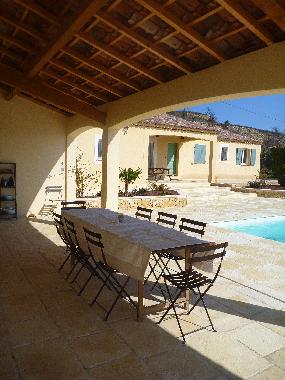 Villa �/en/au VERNEGUES (Bouches-du-Rh�ne)ou appartement ou maison de vacances
