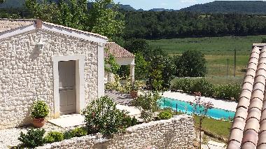 Maison de vacances �/en/au Roussas (Dr�me)ou appartement ou maison de vacances