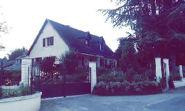 Maison de vacances �/en/au SAINT MARTIN LE BEAU (Centre)ou appartement ou maison de vacances