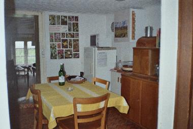 Cuisine c�t� table extensible et frigo