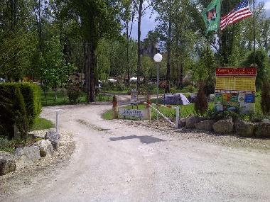 Caravane  �/en/au Rauzan (Dordogne)ou appartement ou maison de vacances