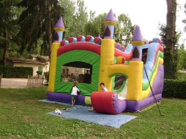 Caravane  �/en/au Rauzan (Dordogne)ou appartement ou maison de vacances