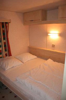 Caravane  �/en/au Rauzan (Dordogne)ou appartement ou maison de vacances