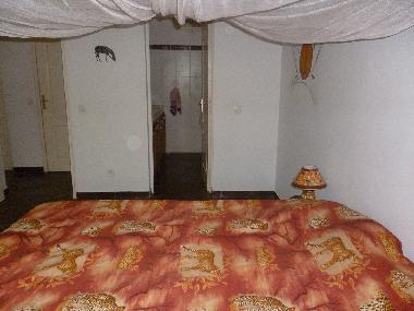 chambre 1 avec salle de bain attenante