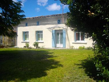 Maison de vacances �/en/au Chepniers (Charente-Maritime)ou appartement ou maison de vacances