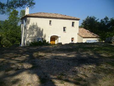 Maison de vacances �/en/au flassans sur issole (Var)ou appartement ou maison de vacances