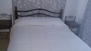 chambre adulte renov�e, avec draps et couvertures