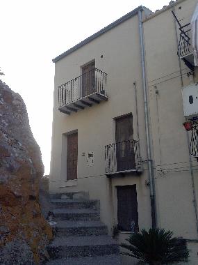 Maison de vacances /en/au Pollina (Palermo)ou appartement ou maison de vacances