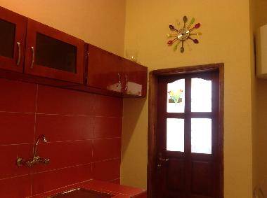 PORTE DE SERVICE / donnant sur COURETTE 