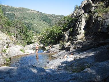 Maison de vacances /en/au thines Les Vans (Ardche)ou appartement ou maison de vacances