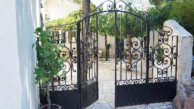 Villa �/en/au grimaud (Var)ou appartement ou maison de vacances