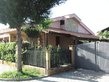 Maison de vacances /en/au Campofelice di Roccella (Palermo)ou appartement ou maison de vacances