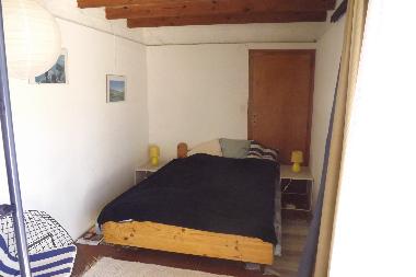 Une chambre avce lit double