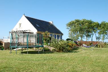 maison , jardin, trampoline