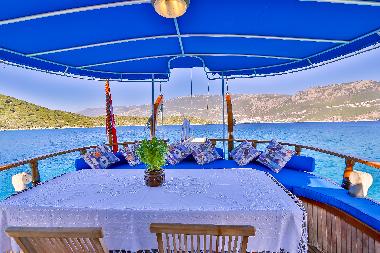 Bateau �/en/au kas (Antalya)ou appartement ou maison de vacances