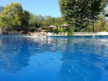 Caravane  �/en/au Rauzan (Dordogne)ou appartement ou maison de vacances