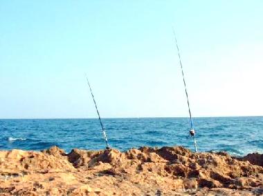 La pche, tout  ct de la plage