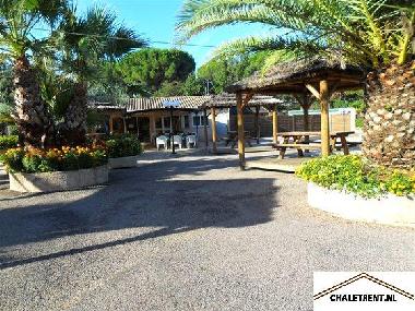 Caravane  �/en/au Roquebrune-sur-Argens (Var)ou appartement ou maison de vacances