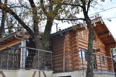 Chalet �/en/au montmurat (Cantal)ou appartement ou maison de vacances