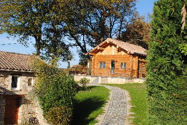 Chalet �/en/au montmurat (Cantal)ou appartement ou maison de vacances