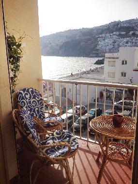 Balcon avec vue sur la plage et La Caleta (id. salon et chambre principale)