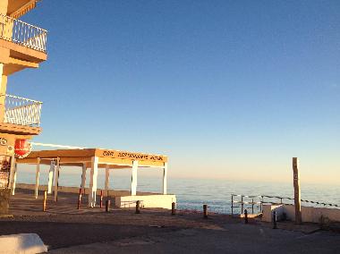 Entre de la plage et restaurant ( quelques mtres de l
