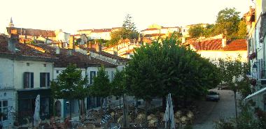 Maison de vacances �/en/au AUBETERRE SUR DRONNE (Charente)ou appartement ou maison de vacances