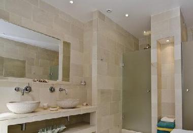 Chambre avec petit d�jeuner �/en/au Saint-Marc-Jaumegarde (Alpes-Maritimes)ou appartement ou maison de vacances