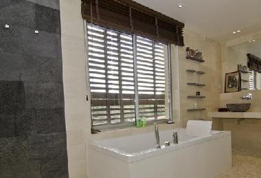 Chambre avec petit d�jeuner �/en/au Saint-Marc-Jaumegarde (Alpes-Maritimes)ou appartement ou maison de vacances