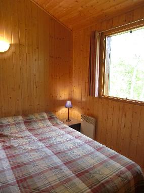 Chalet /en/au Roumgoux (Cantal)ou appartement ou maison de vacances