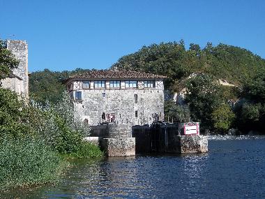 Moulin fortifi� de Lustrac....