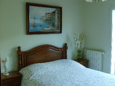 Chambre "Entre les Monts" avec lit-double (literie neuve) - Terrasse indpendante et placards intgr