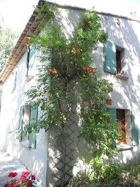 Villa �/en/au ANSOUIS (Vaucluse)ou appartement ou maison de vacances