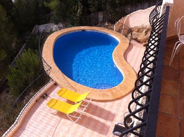 Piscine vue de la terrasse  cot de la salle  manger