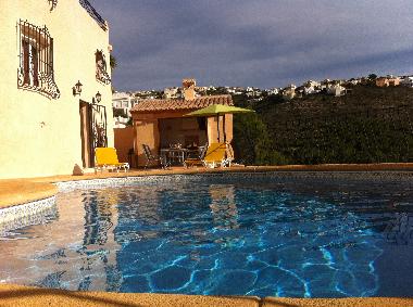 Piscine avec clairage sous l